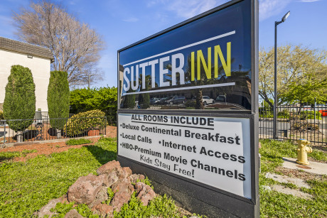 Sutter Inn - Exterior
